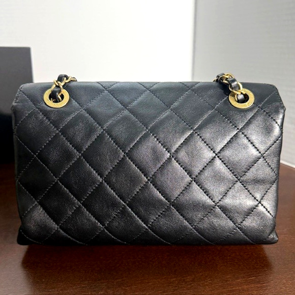 CHANEL Medium Quilted Logo Enchained Flap Bag Calfskin includes dustbag / box - Picture 5 of 16